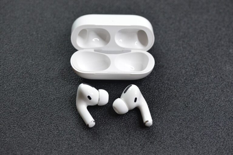 how to clean airpods